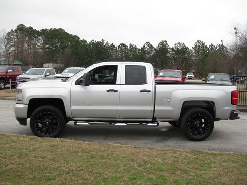 Used 2019 Chevrolet Silverado 1500 Custom w/ Custom Convenience Package image 4