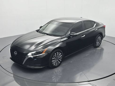 Used 2023 Nissan Altima 2.5 SV FWD image 28