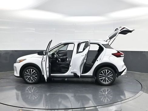 Used 2021 Nissan Kicks SV image 54