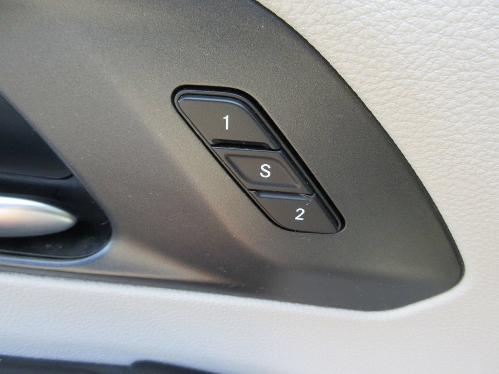 Used 2020 Chrysler Pacifica Limited FWD image 23