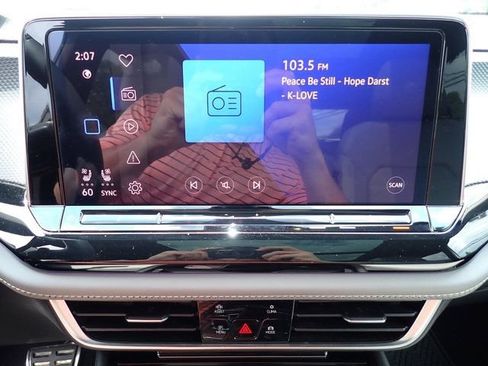 Used 2024 Volkswagen Atlas Cross Sport SEL R-Line AWD/4WD image 15