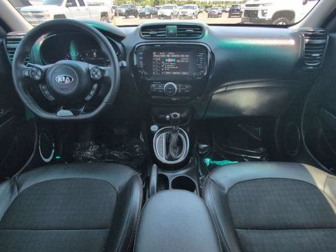 Used 2018 Kia Soul ! FWD image 16