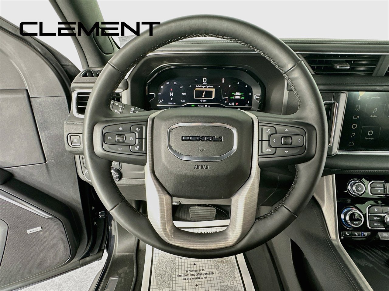 Used 2024 GMC Yukon Denali AWD/4WD image 15