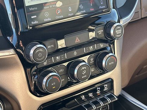 Used 2019 RAM 1500 Laramie image 32