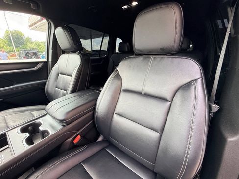 Used 2025 GMC Acadia Elevation w/ Elevation Premium Package AWD/4WD image 30