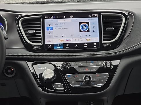 New 2026 Chrysler Pacifica Select image 34