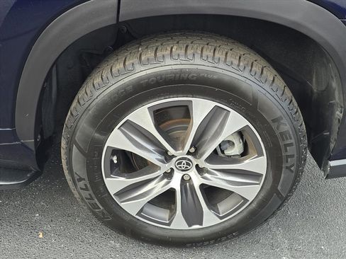 Used 2022 Toyota Highlander XLE image 15