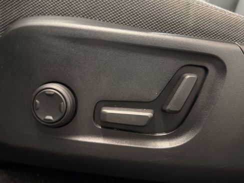 Used 2023 Volvo XC40 Recharge Core AWD/4WD image 14