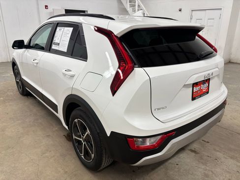 Used 2024 Kia Niro LX FWD image 5