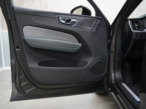 Used 2022 Volvo XC60 B5 R-Design w/ Advanced Package image 27