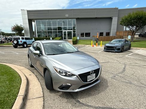 Used 2014 MAZDA MAZDA3 i Touring w/ Technology Package FWD image 2