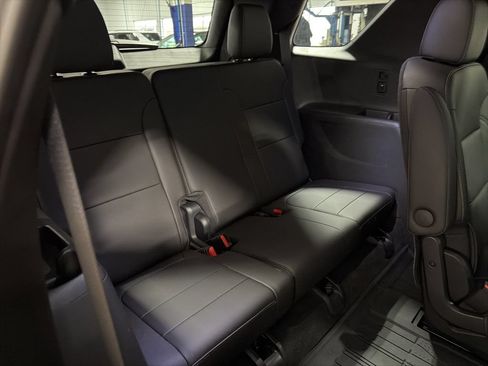 Used 2023 Chevrolet Traverse LT w/ LPO, Floor Liner Package AWD/4WD image 20