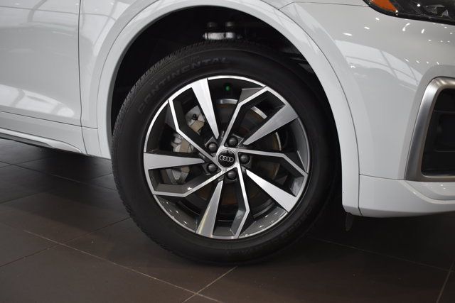 Used 2023 Audi Q5 2.0T Premium Plus w/ Premium Plus Package AWD/4WD image 2