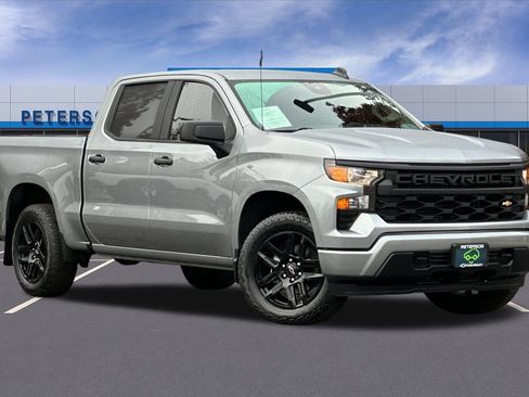 Used 2025 Chevrolet Silverado 1500 Custom image 2