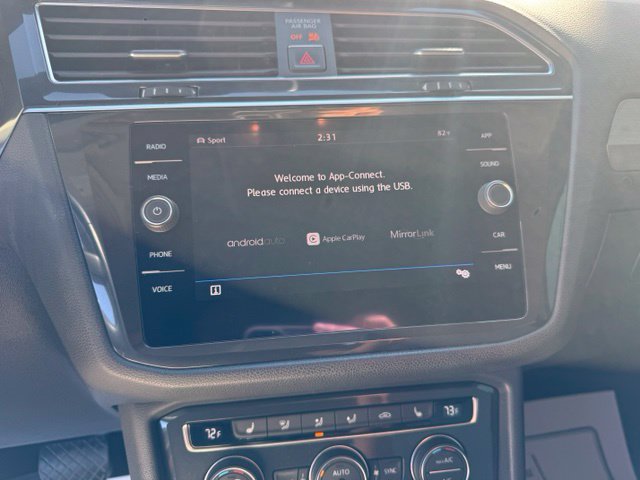 Used 2018 Volkswagen Tiguan SE AWD/4WD image 26