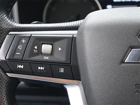 Used 2024 Mitsubishi Outlander SE image 2