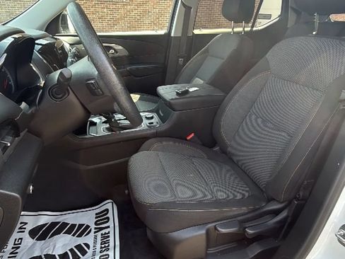 Used 2021 Chevrolet Traverse LS FWD image 23