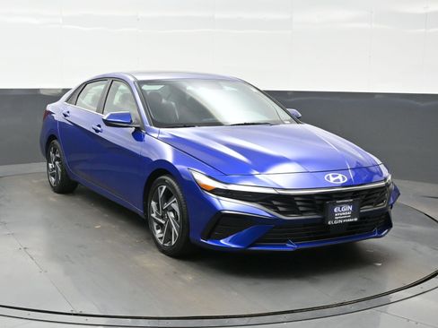 Certified 2025 Hyundai Elantra SEL image 8