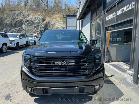 Used 2024 GMC Sierra 1500 Elevation w/ Elevation Premium Package image 4