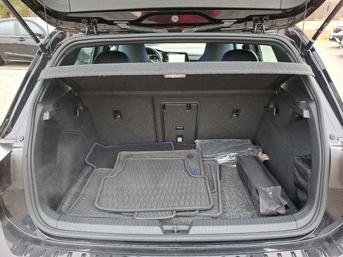 Used 2024 Volkswagen Golf R image 29