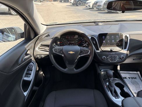 Used 2023 Chevrolet Malibu LT FWD image 2