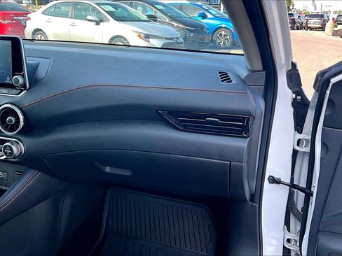 Used 2021 Nissan Sentra SR w/ SR Premium Package FWD image 15