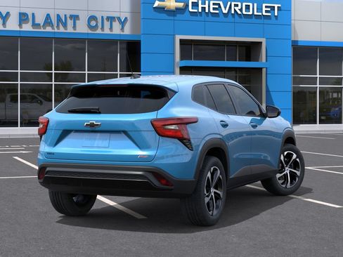 New 2026 Chevrolet Trax RS w/ Sunroof Package FWD image 4