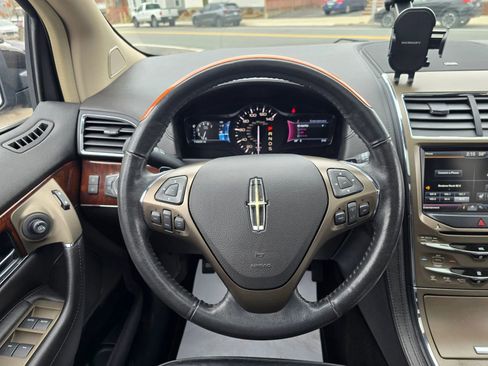 Used 2013 Lincoln MKX AWD image 15