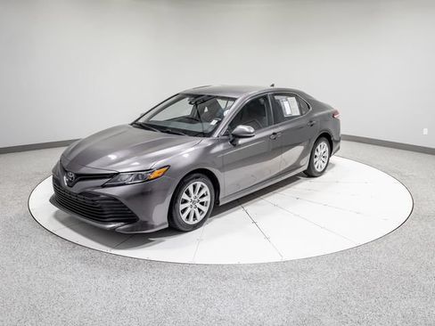 Used 2019 Toyota Camry LE FWD image 33
