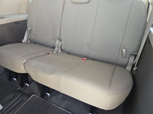 Used 2020 Toyota Sienna XLE image 32