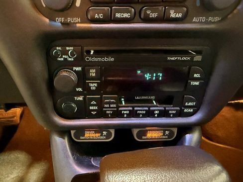 Used 1997 Oldsmobile Cutlass Supreme SL image 17