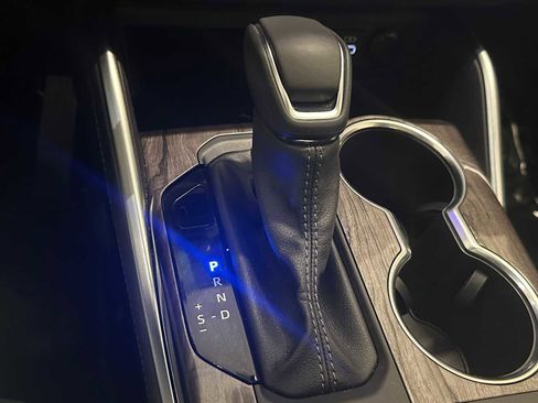 Certified 2025 Toyota Highlander Platinum image 16