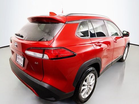 Certified 2022 Toyota Corolla Cross LE image 6