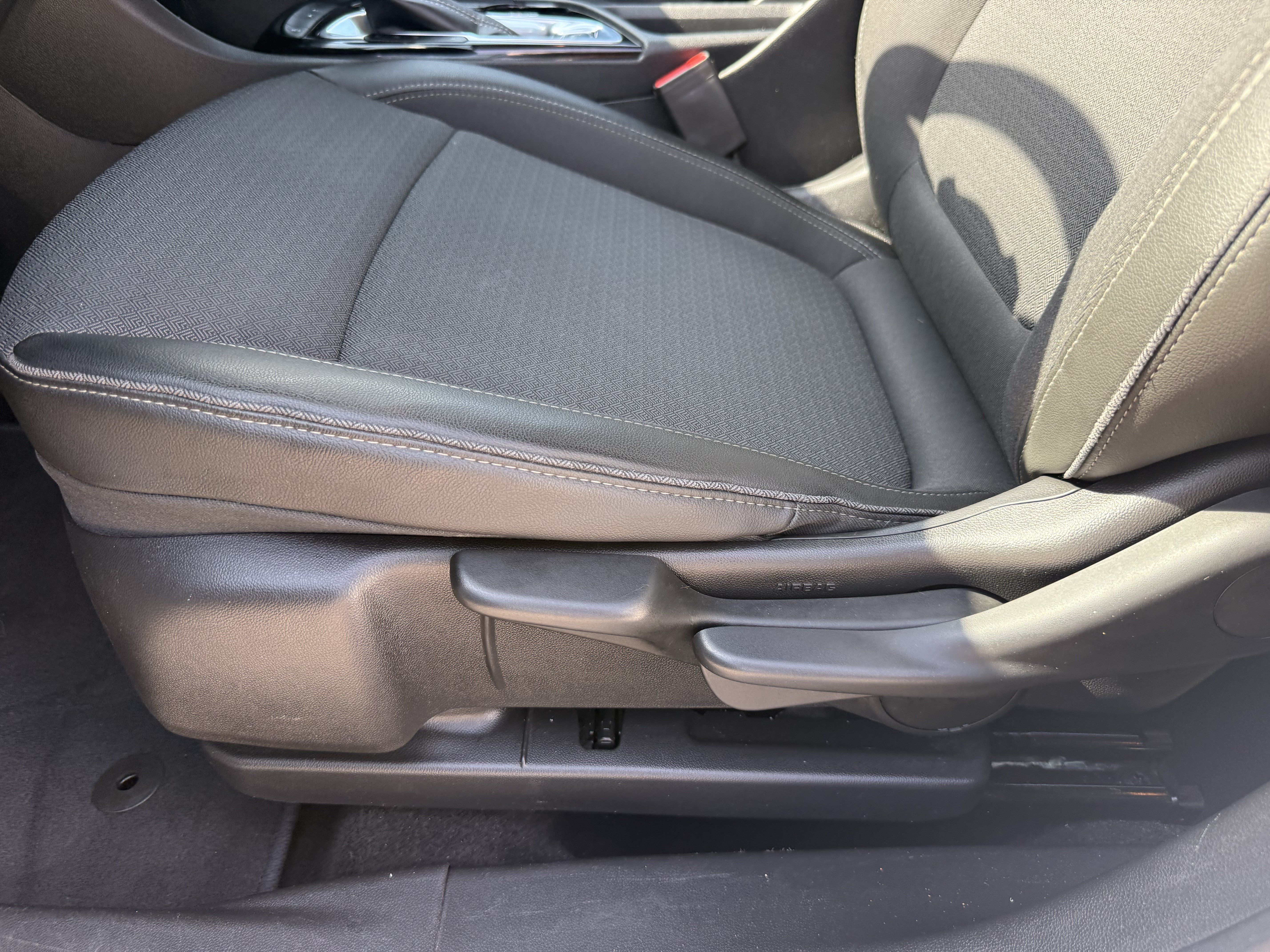 Used 2023 Buick Encore GX Preferred FWD image 28