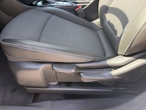 Used 2023 Buick Encore GX Preferred FWD image 28