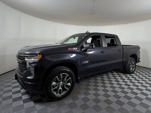 Used 2022 Chevrolet Silverado 1500 RST image 2