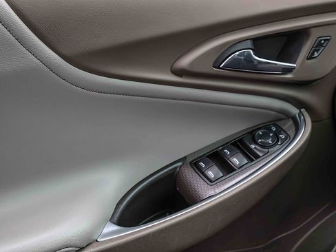 Used 2018 Chevrolet Malibu LT w/ Leather Package image 14