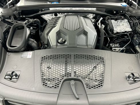 Used 2026 Porsche Macan AWD/4WD image 30