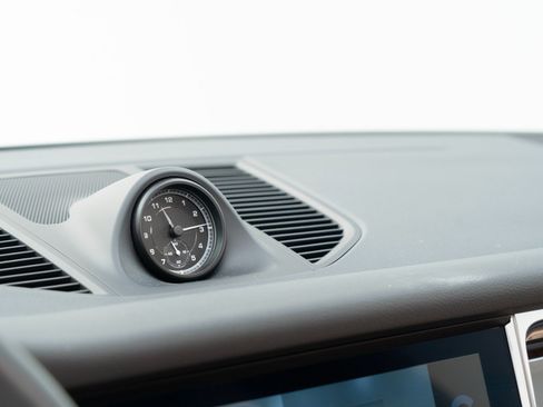 Used 2025 Porsche Macan image 25