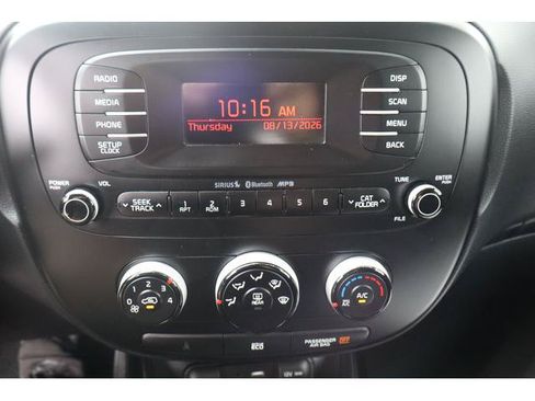 Used 2016 Kia Soul FWD image 12