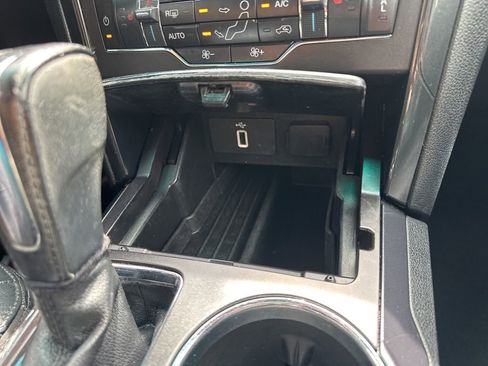 Used 2017 Ford Explorer XLT w/ Equipment Group 202A FWD image 5
