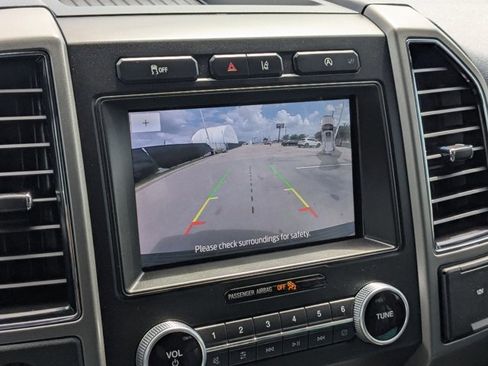 Used 2021 Ford Expedition XLT image 12