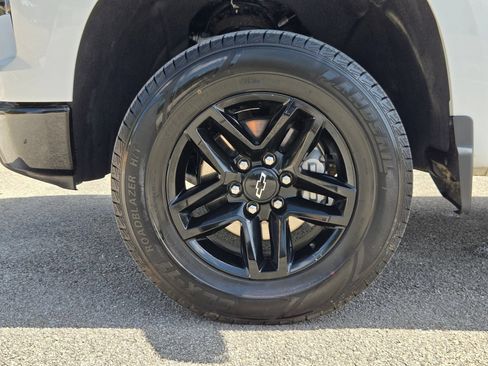 Used 2025 Chevrolet Silverado 1500 Custom Trail Boss AWD/4WD image 32