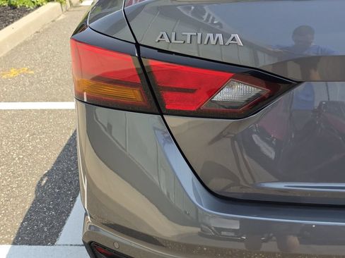 Certified 2025 Nissan Altima 2.5 SR FWD image 29