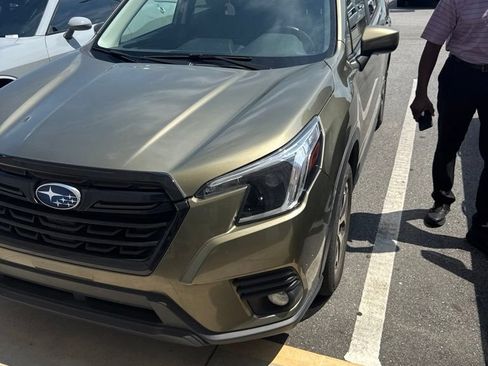 Used 2023 Subaru Forester Premium AWD/4WD image 2