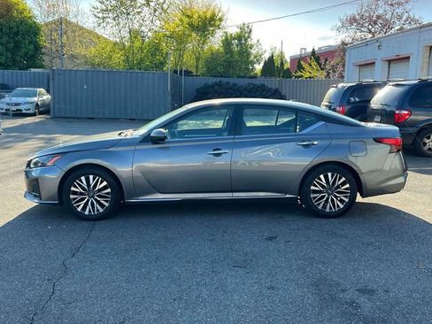Used 2023 Nissan Altima 2.5 SV FWD image 9