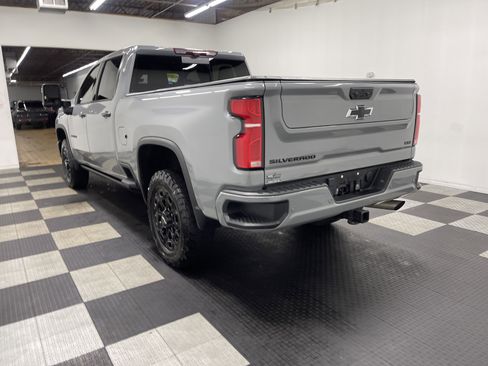 Used 2024 Chevrolet Silverado 2500 LTZ w/ LTZ Plus Package AWD/4WD image 2