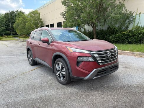 Used 2024 Nissan Rogue SL w/ SL Premium Package FWD image 8