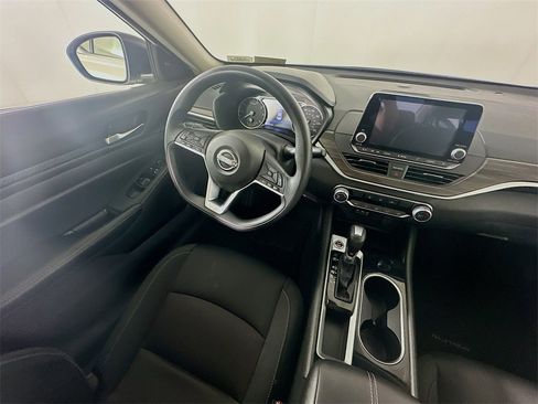 Used 2024 Nissan Altima 2.5 SV image 9