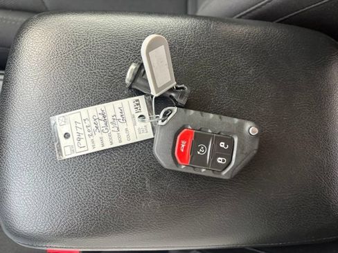 Used 2023 Jeep Gladiator Sport AWD/4WD image 6